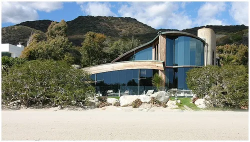 The Segel House by John Lautner on the Malibu shore, its curved roof following the beach.