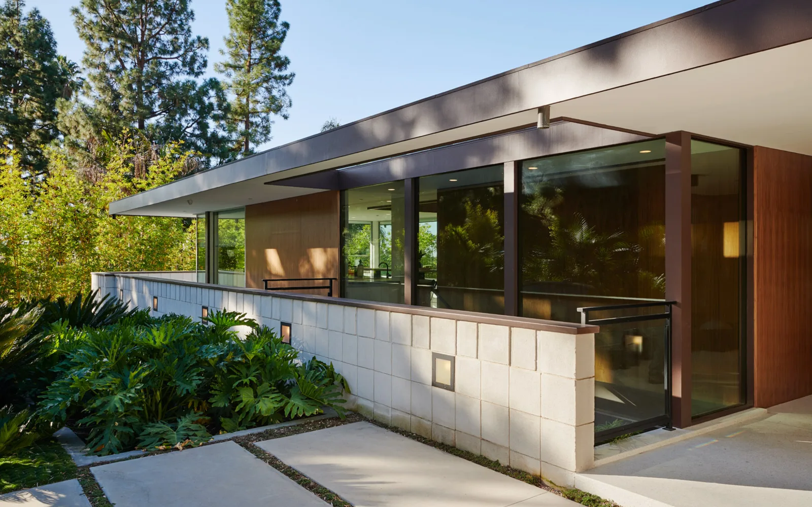 1061 Loma Vista, Beverly Hills, completed: the long low house behind its garden wall.
